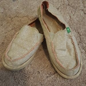 Sanuk Polka Dotted flats